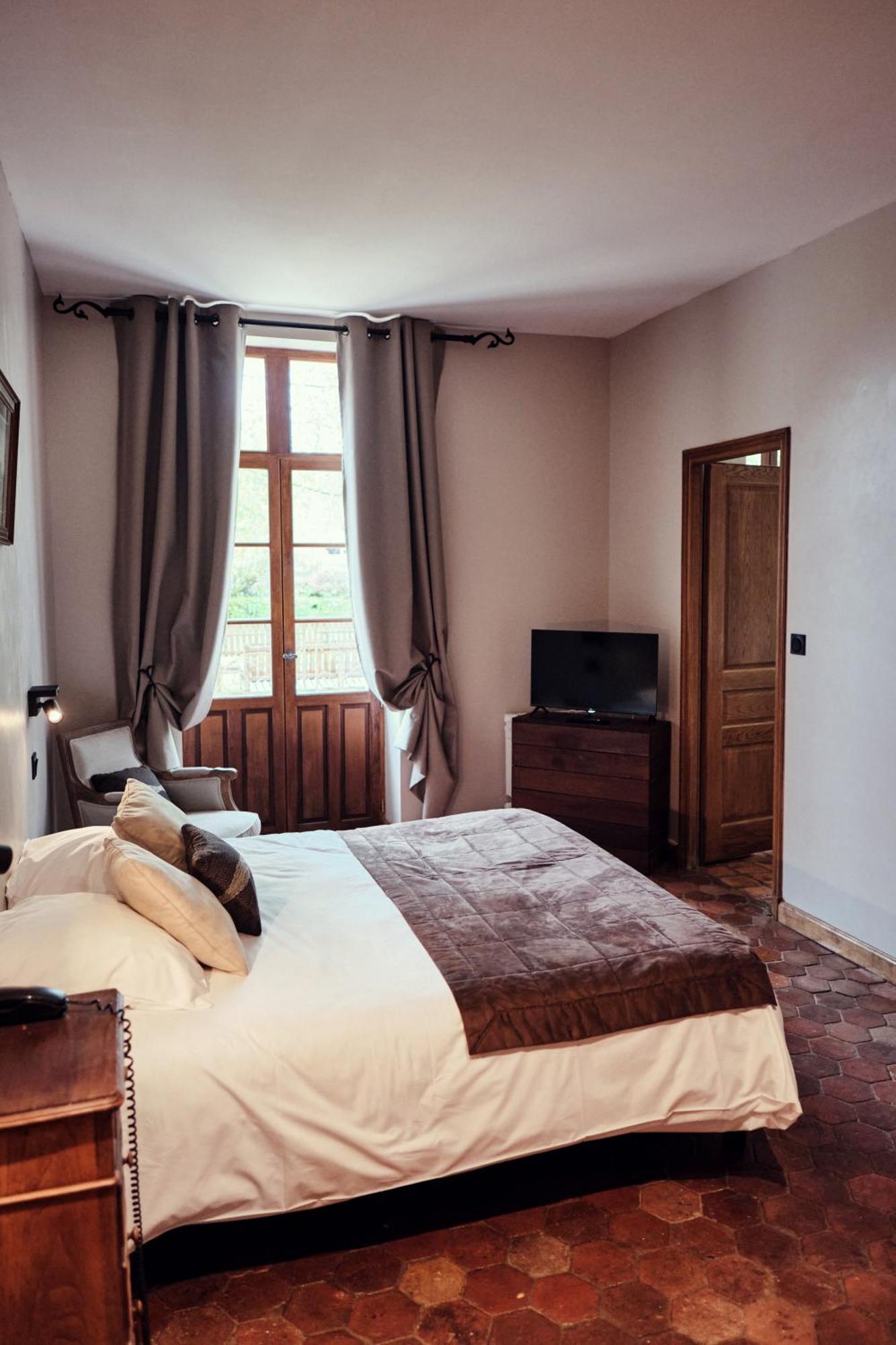 Hostellerie De La Tour D'Auxois Saulieu Exterior foto